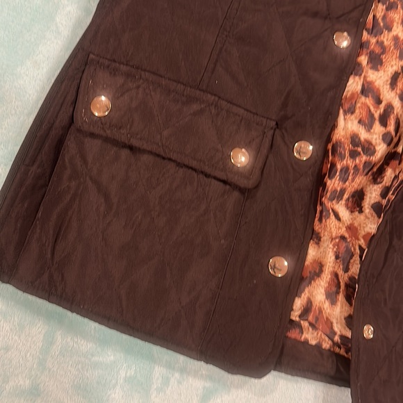 Brand New “New Directions” Black/Leopard Vest - Picture 5 of 8